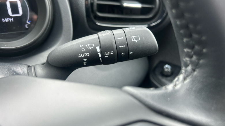 Toyota Yaris 1.5 Hybrid Design 5dr CVT Hybrid Hatchback